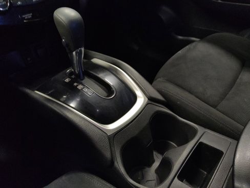 Used 2016 Nissan Rogue SV FWD image 26