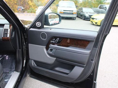Used 2020 Land Rover Range Rover HSE image 17