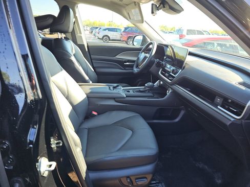 Used 2025 Toyota Grand Highlander AWD image 14