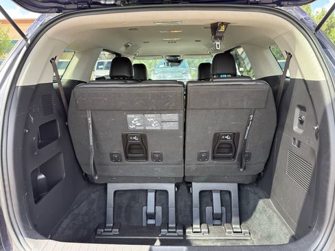 Used 2023 Kia Carnival LX FWD image 21