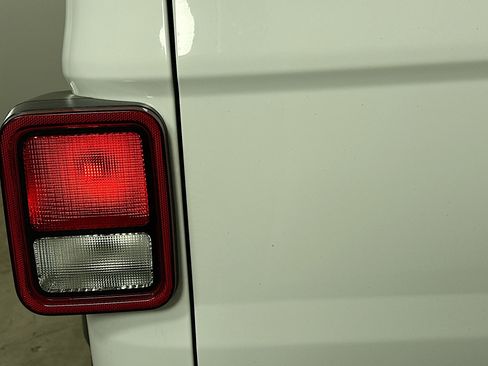 Certified 2021 Jeep Gladiator Sport image 39