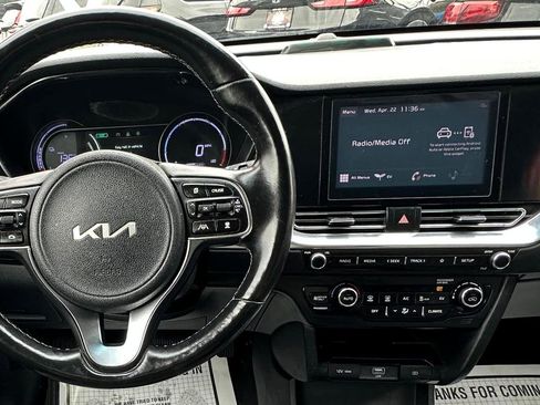 Used 2022 Kia Niro EX w/ Cold Weather Package FWD image 19