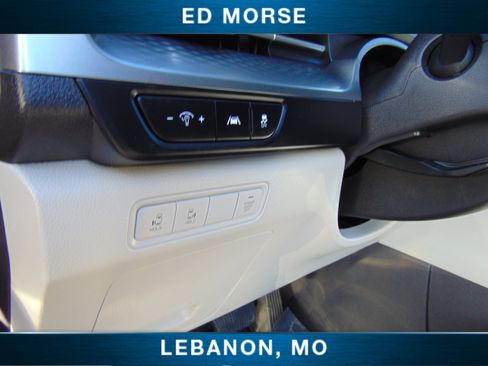 Used 2023 Kia Carnival LX image 13