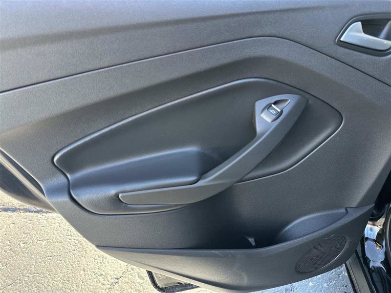 Used 2017 Ford Escape SE w/ Equipment Group 201A AWD/4WD image 11