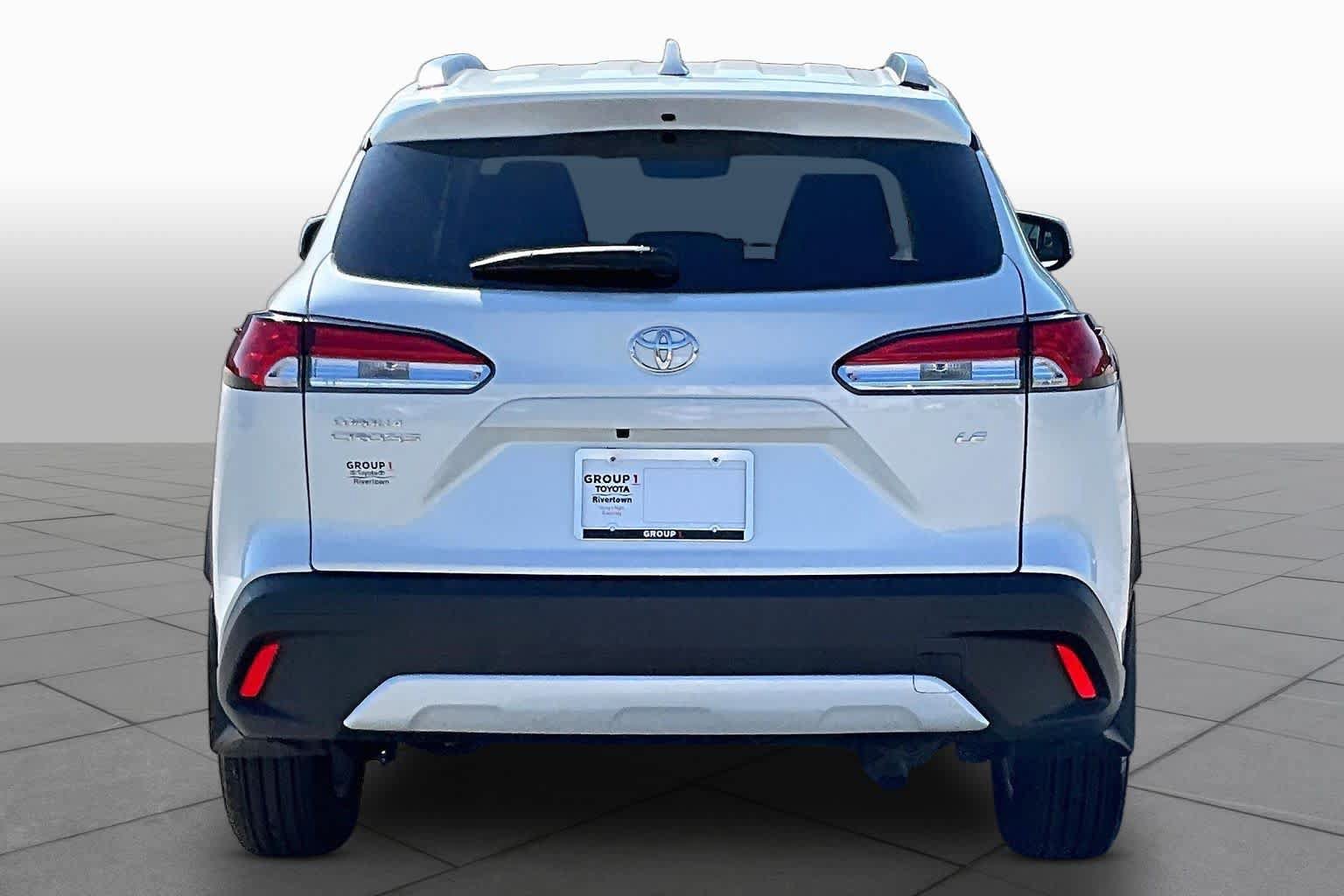 Used 2024 Toyota Corolla Cross LE FWD image 5