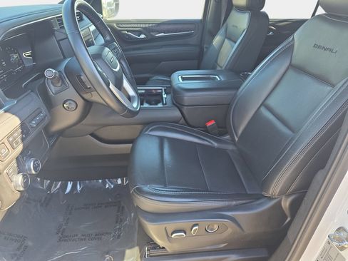 Used 2024 GMC Yukon XL Denali AWD/4WD image 15