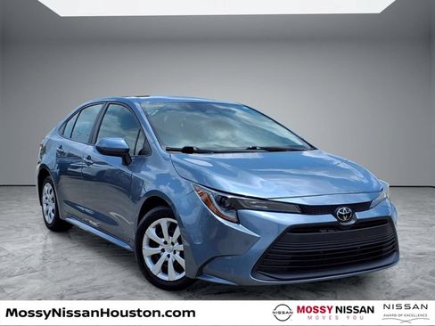 Used 2024 Toyota Corolla LE FWD image 1