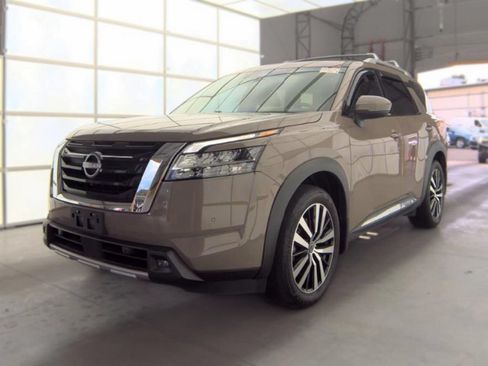 Used 2023 Nissan Pathfinder Platinum w/ Cargo Package AWD/4WD image 2