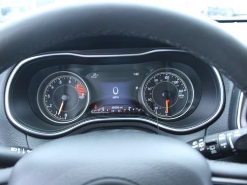 Used 2022 Jeep Cherokee Trailhawk AWD/4WD image 19