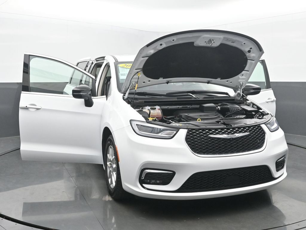 Used 2024 Chrysler Pacifica Touring-L FWD image 57