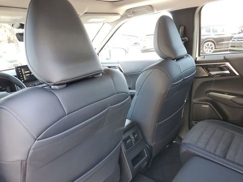 New 2026 Mitsubishi Outlander LE FWD image 7