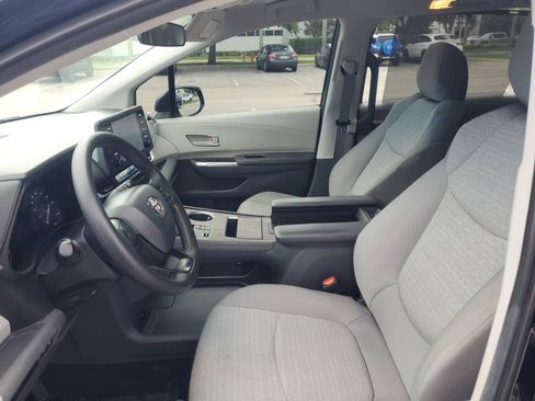 Used 2024 Toyota Sienna LE AWD/4WD image 15