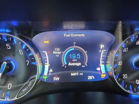 Used 2023 Chrysler Pacifica Limited w/ Uconnect Theater Family Group image 14