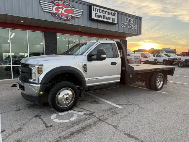 Used 2018 Ford F550 4x4 Regular Cab Super Duty image 1