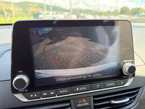 Used 2025 Nissan Altima 2.5 SV FWD image 16