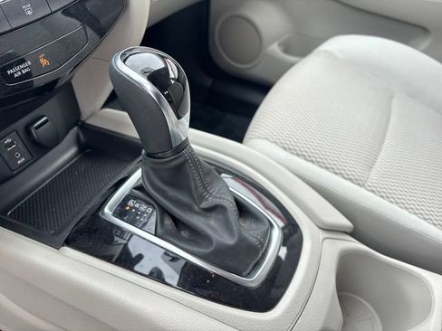 Used 2017 Nissan Rogue Sport S image 31