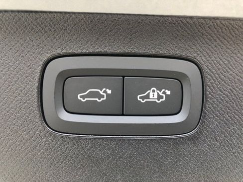 New 2026 Volvo XC90 B6 Ultra w/ Protection Package image 40