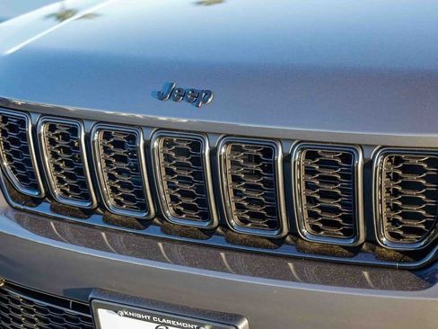 New 2025 Jeep Grand Cherokee Altitude image 6