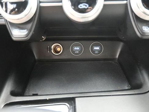 Used 2023 Genesis G70 2.0T image 13