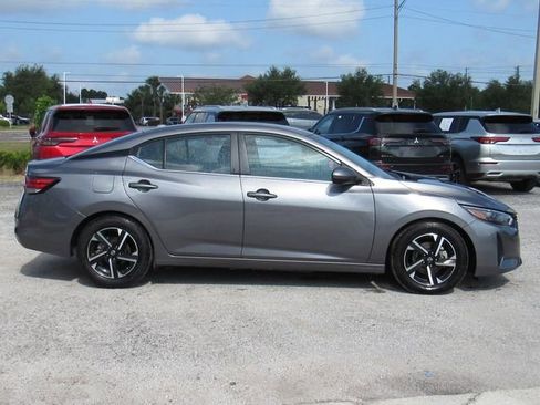 Used 2024 Nissan Sentra SV FWD image 2