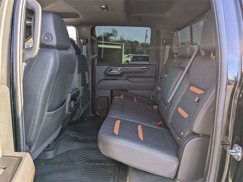 Used 2025 GMC Sierra 2500 AT4 image 14