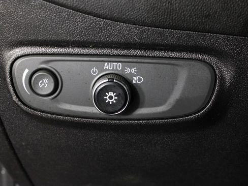 Used 2018 Chevrolet Equinox LT w/ Sun & Infotainment Package FWD image 24
