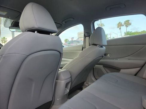 Used 2024 Hyundai Elantra Blue FWD image 13