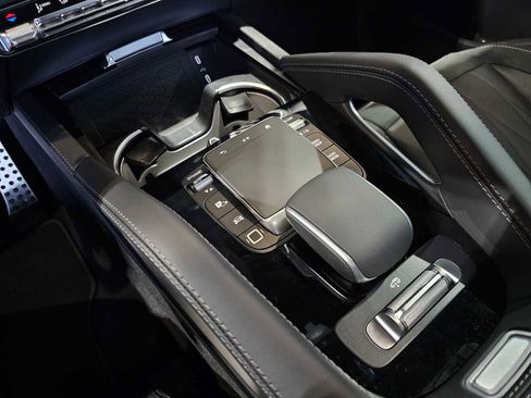 Used 2025 Mercedes-Benz GLS 63 AMG 4MATIC image 24