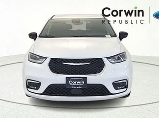 Used 2024 Chrysler Pacifica Touring-L FWD video 2