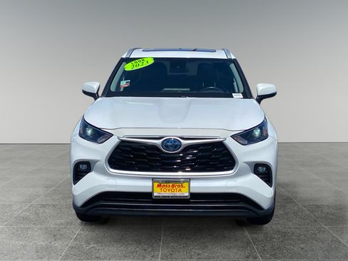 Used 2023 Toyota Highlander XLE AWD/4WD image 8