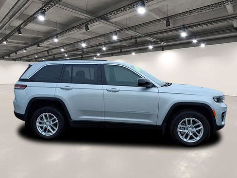 Used 2025 Jeep Grand Cherokee Laredo X w/ Luxury Tech Group I image 8