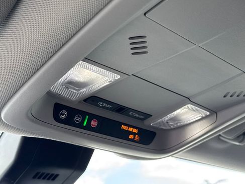 Used 2024 GMC Terrain SLE image 31