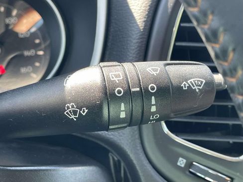 Used 2018 Jeep Compass Latitude FWD image 29