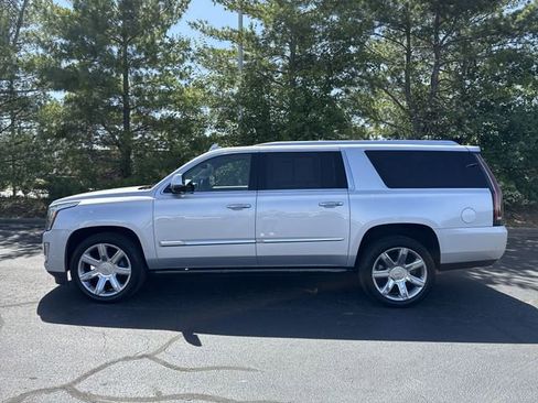 Used 2018 Cadillac Escalade ESV Premium Luxury AWD/4WD image 2
