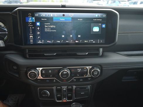 Used 2024 Jeep Wrangler Unlimited Sahara w/ Technology Group AWD/4WD image 15