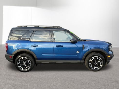 Used 2024 Ford Bronco Sport Outer Banks w/ Tech Package AWD/4WD image 2