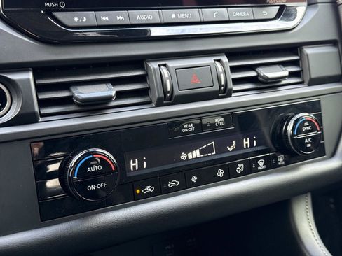 Used 2024 Nissan Pathfinder S image 5