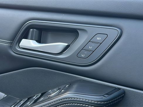 Used 2025 Nissan Rogue SL w/ Tech Package image 29