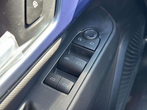 New 2026 Chevrolet Equinox EV LT image 17