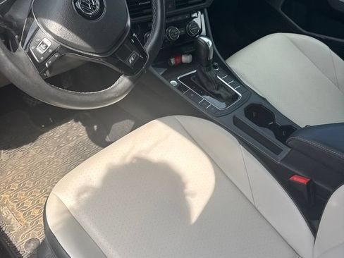 Used 2021 Volkswagen Jetta R-Line w/ R-Line Cold Weather Package FWD image 3