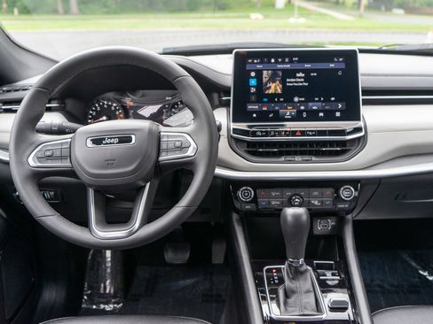 Used 2025 Jeep Compass Limited AWD/4WD image 20