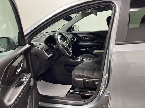 Used 2024 GMC Terrain SLE FWD image 2