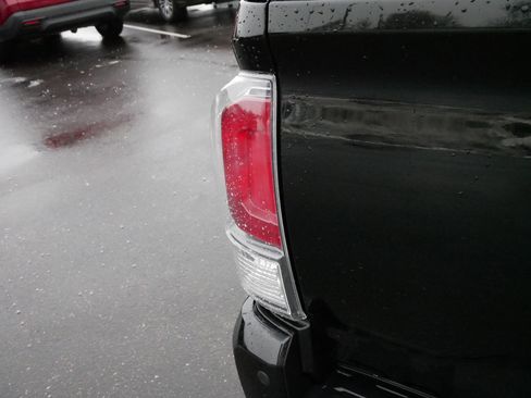 Used 2023 Toyota Tacoma TRD Sport image 17