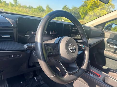 Used 2025 Nissan Kicks SR FWD image 14