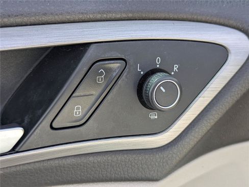 Used 2016 Volkswagen Golf SE w/ Lighting Package FWD image 17
