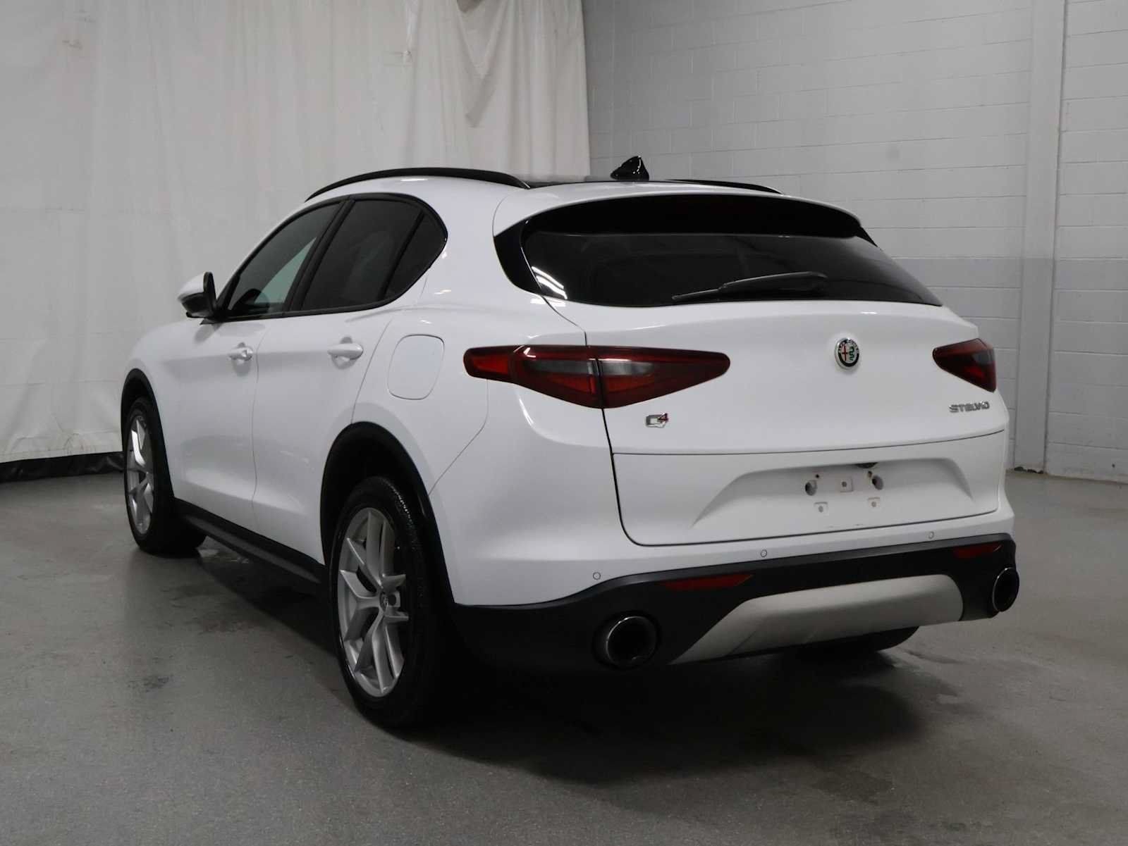Used 2018 Alfa Romeo Stelvio Ti Sport AWD/4WD image 3