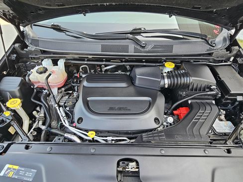 Used 2023 Chrysler Pacifica Touring-L FWD image 31