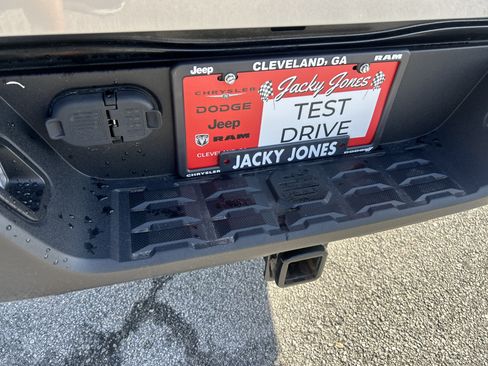 Used 2021 Toyota Tacoma SR5 RWD image 40