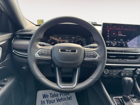 Used 2024 Jeep Compass Trailhawk AWD/4WD image 12