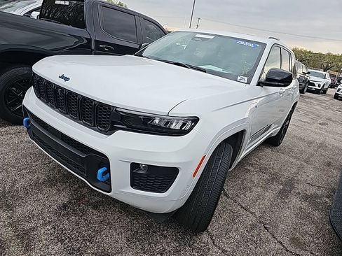 Used 2025 Jeep Grand Cherokee Limited 4xe image 3